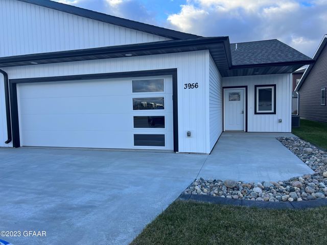 3956 S  35th St, Grand Forks, ND 58201