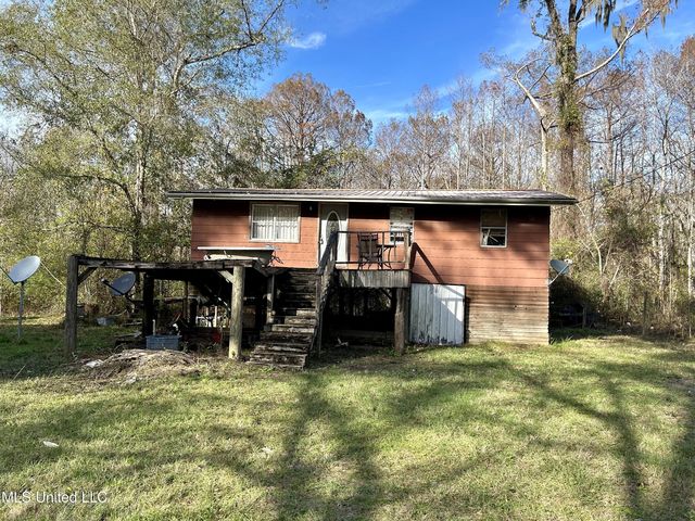 176 Holly Dr, Lucedale, MS 39452