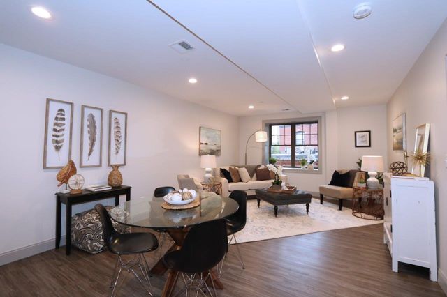 1580 River St #3I, Hyde Park, MA 02136