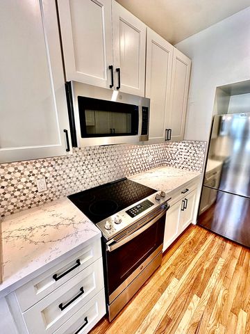 150 17th St #606, Oakland, CA 94612