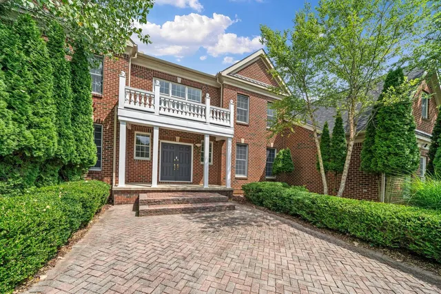 2086 Autumn Hill Dr, Ann Arbor, MI 48103