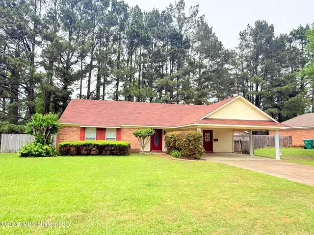 764 Scenic Dr, Grenada, MS 38901