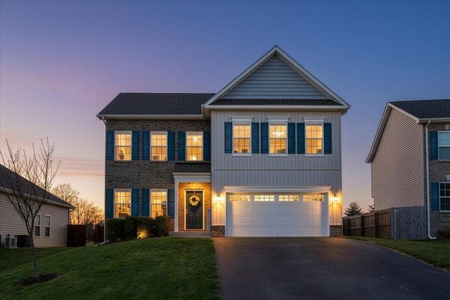 2064 Lawson Ln, Vinton, VA 24179