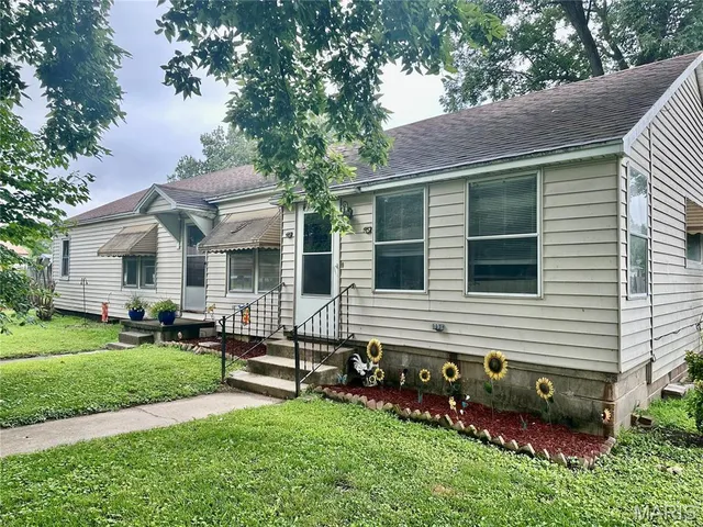 206 W  Cedar St, Bertrand, MO 63823
