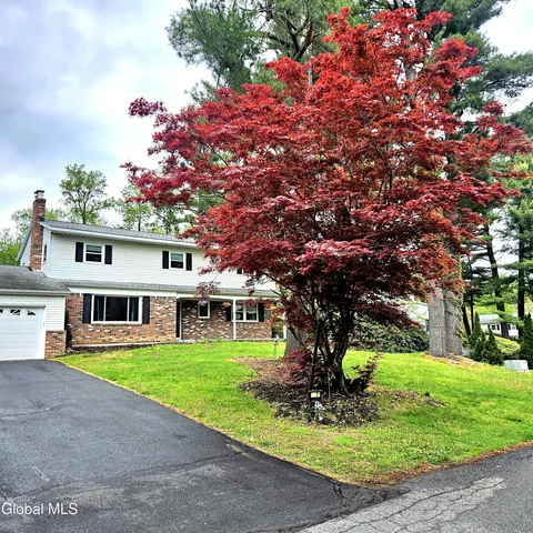17 Cider Mill Drive, Clifton Park, NY 12065