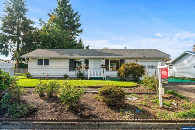 385 S  Pershing St, Mount Angel, OR 97362