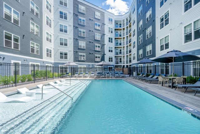 290 Revolution Dr #754, Somerville, MA 02145