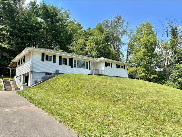 9 Mount Pleasant Dr, Bainbridge, NY 13733