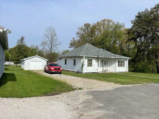 8925 S  Section St, Dugger, IN 47848