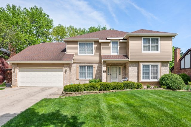 7617 Queens Ct, Downers Grove, IL 60516