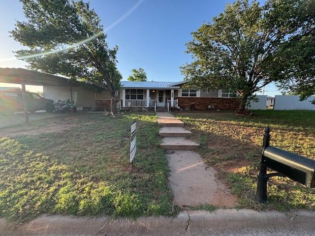 405 E  Lee St, Rotan, TX 79546