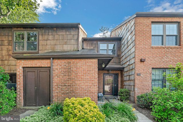 20 Hopkinson Ct, Chesterbrook, PA 19087