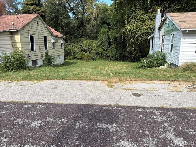 8725 Shirley Ave, Saint Louis, MO 63121