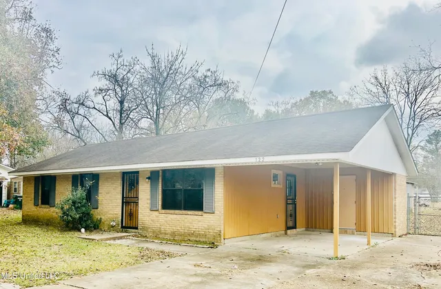122 Grenada Ln, Greenwood, MS 38930