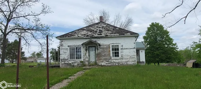 413 E  3rd St, Lineville, IA 50147
