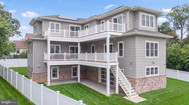1203 Shore Dr, Edgewater, MD 21037