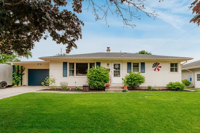 332 S Kendrick AVENUE, Burlington, WI 53105