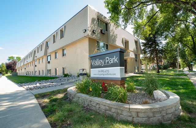 2323 S  17th St #1-101, Grand Forks, ND 58201