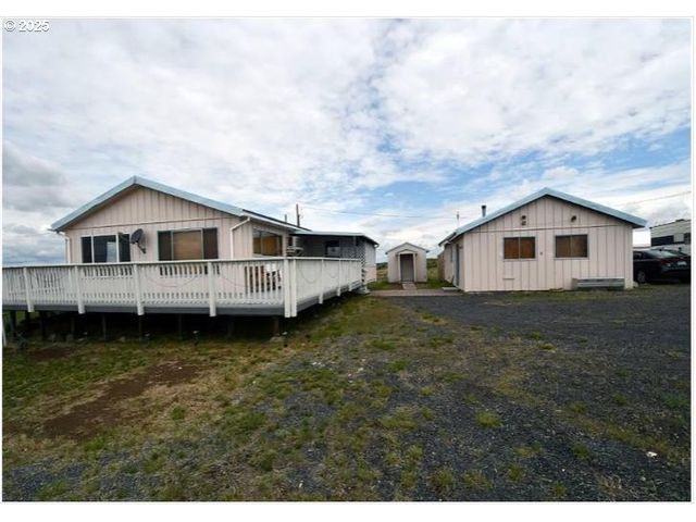 58474 Old Lake Rd, Christmas Valley, OR 97641