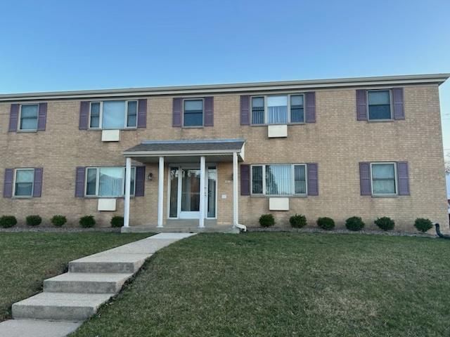 5821 W  Lincoln Ave #4, Milwaukee, WI 53219