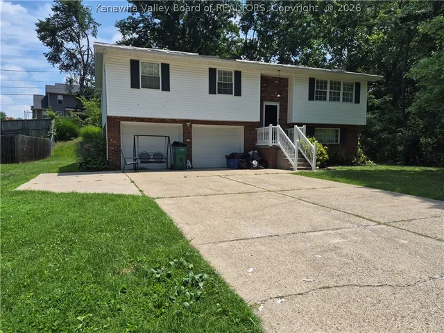 34 White Rock Dr, Hurricane, WV 25526
