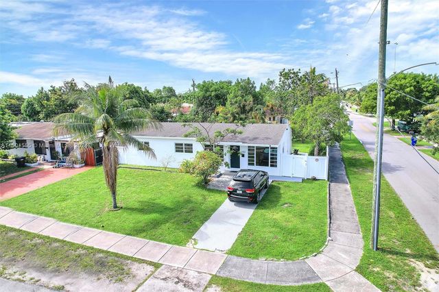 1050 NE 156th St, North Miami Beach, FL 33162