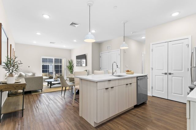 106 Stonebridge Ct #8205, Cheshire, CT 06410