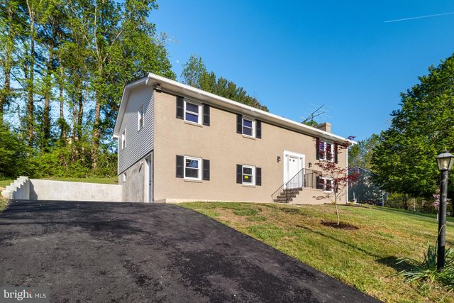 25 Valley Dr, Huntingtown, MD 20639