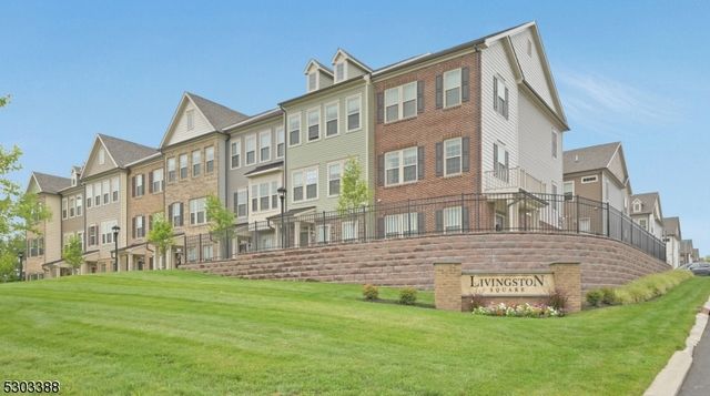 32 Gala Ct, Livingston, NJ 07039