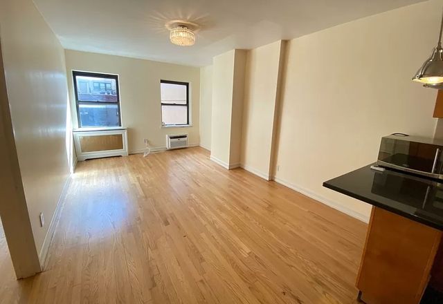 58 W  36th St   #4A, New York, NY 10018