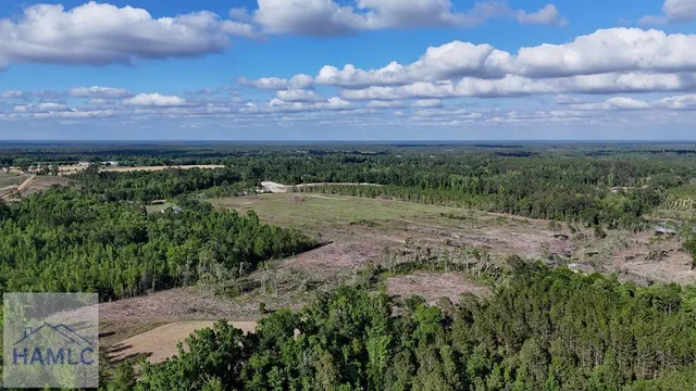 1 Kennedy Rd, Baxley, GA 31513