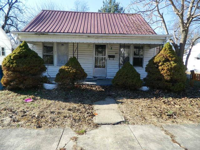 307 NE 2nd St, Fairfield, IL 62837