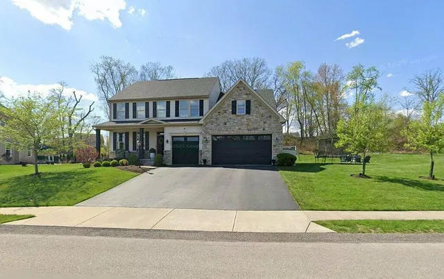 301 Buckingham Dr, Pittsburgh, PA 15237