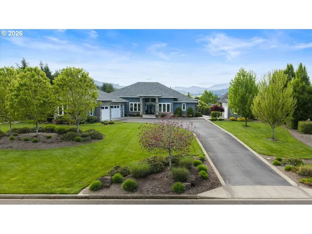 2145 SW Homer Ross Loop, McMinnville, OR 97128