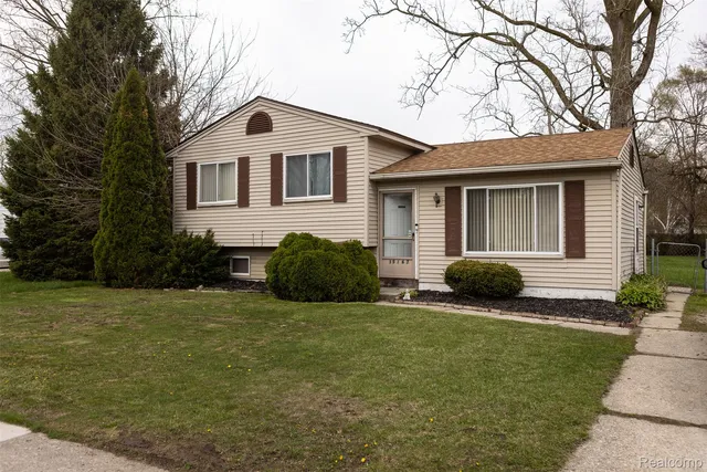 15167 Meadow St, Romulus, MI 48174