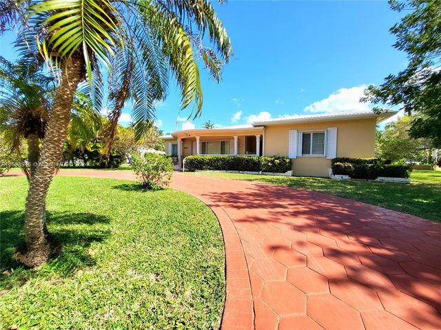 215 S  12th Ave, Hollywood, FL 33019