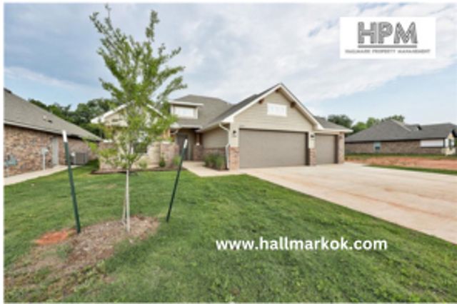 2401 Creekview Dr, Moore, OK 73160