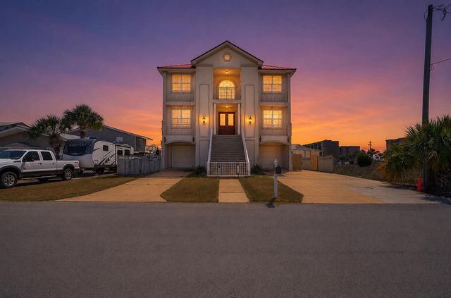 738 Starfish Ave, Fort Walton Beach, FL 32548