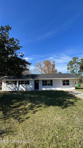 5713 Clinton Ave, Moss Point, MS 39563