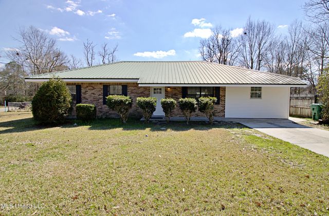 2501 Laura Dr, Picayune, MS 39466