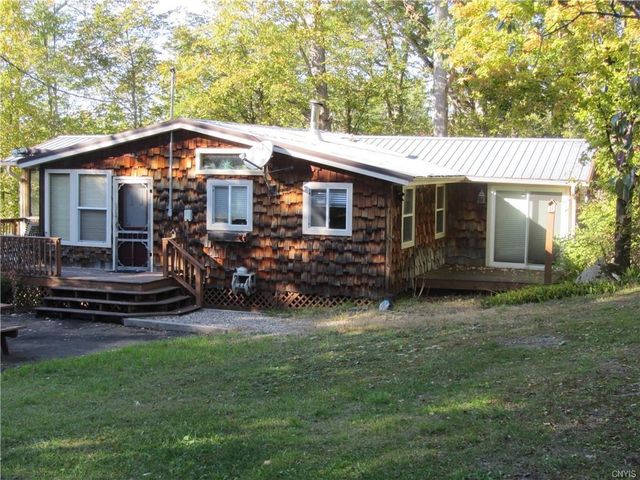 58 Fitton Rd, Hammond, NY 13646