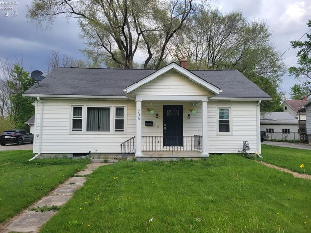 706 S  Main St, Clyde, OH 43410