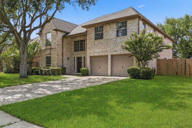 3007 Eagle Lake Dr, Pearland, TX 77581