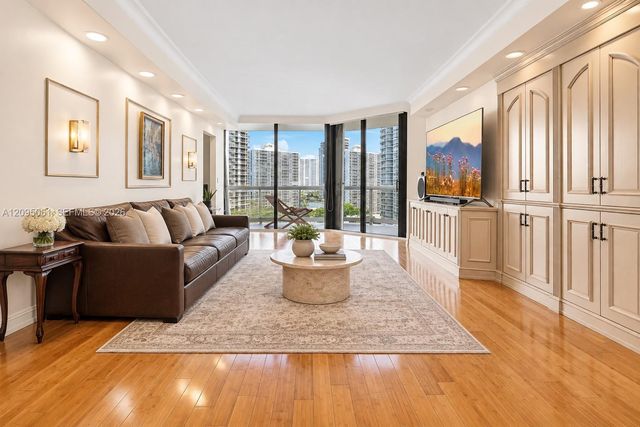 20191 E  Country Club Dr #1102, Aventura, FL 33180