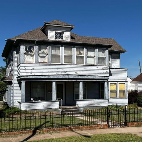 219 N  Main St, Medford, OK 73759