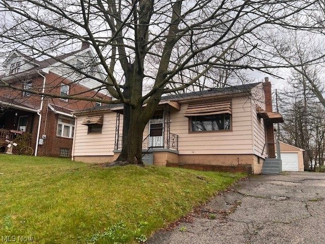 437 Lawrence Ave, Girard, OH 44420