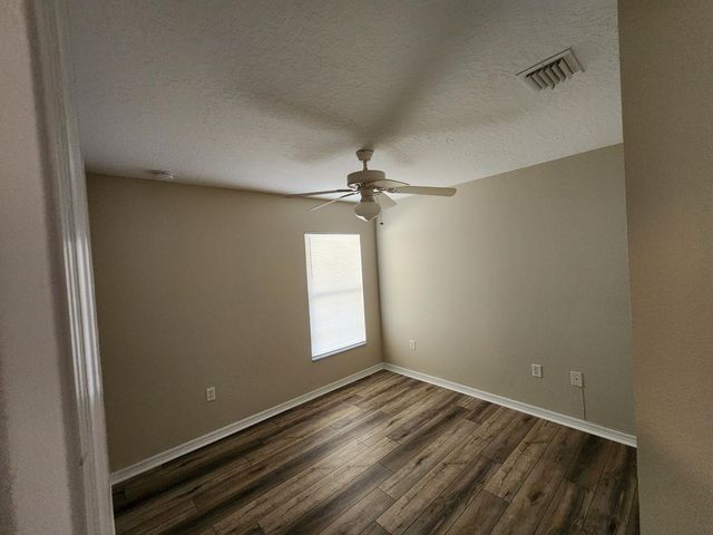 406 Jennifer Ln #404, Eustis, FL 32726