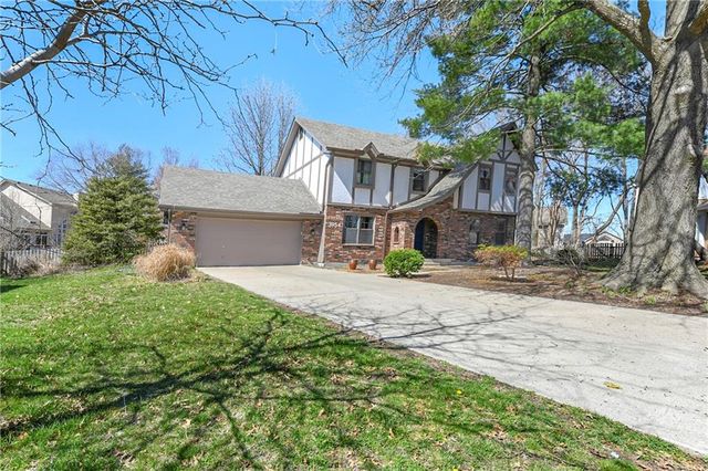 3954 SW Ensign Dr, Lees Summit, MO 64082