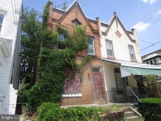 202 W  5th St, Chester, PA 19013