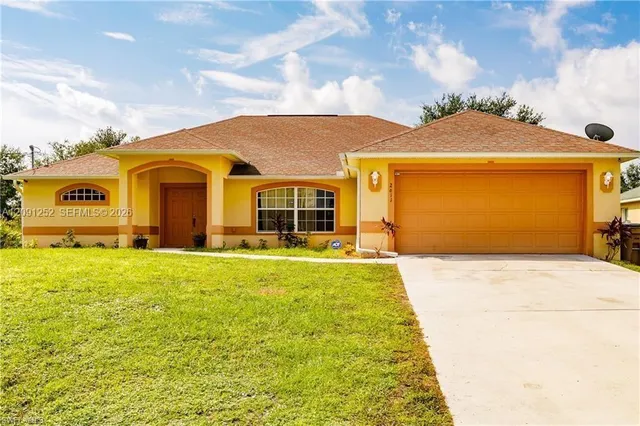 2611 65th St W, Lehigh Acres, FL 33971